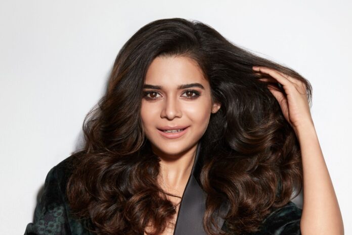 Mithila Palkar (Actress) Age, Boyfriend, Family, Biography, Movies, Web Series and More