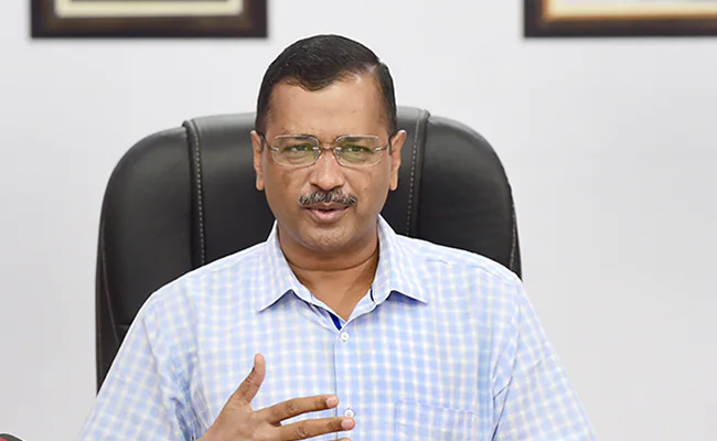Twitter Brutally Trolls Arvind Kejriwal as the Delhi CM's Official Account Follows an Adult Content Creator