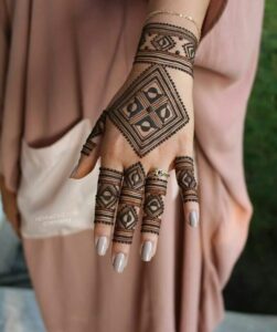 geometrical mehndi design 