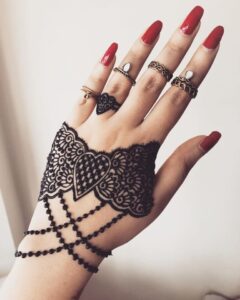 heart shaped back hand mehndi design