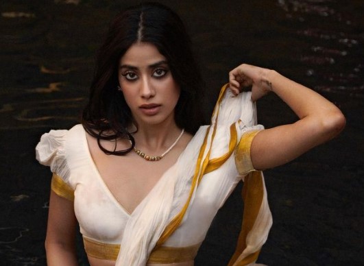 Janhvi Kapoor Hot Video Goes Viral in Sexy Dress- Watch Now
