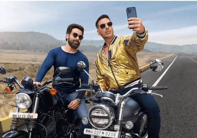 Selfiee Movie Review: Akshay-Emraan Dynamic is Fun to Watch in this Engaging Film