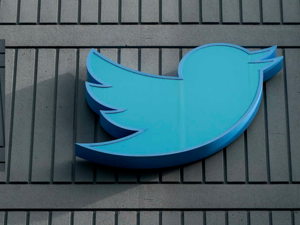 10 Famous Indian Celebs who lost Twitter Blue tick