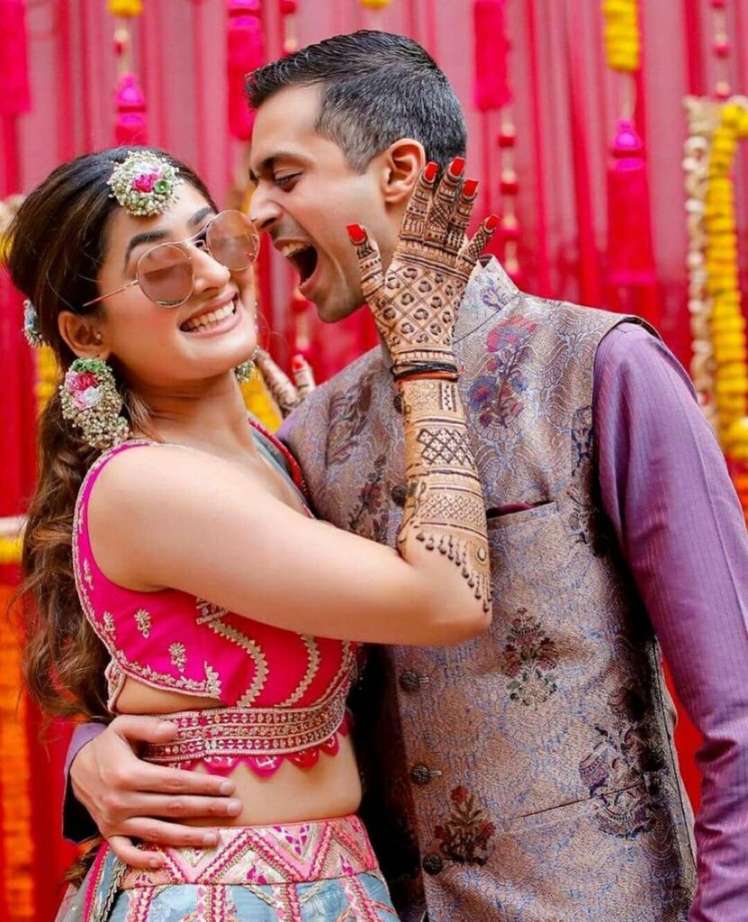 Top 10 Mehndi Poses for Bride To Be in 2023