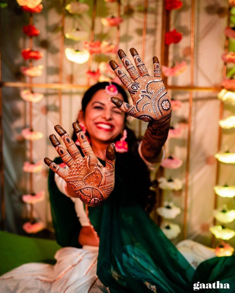 Top 10 Mehndi Poses for Bride To Be in 2023