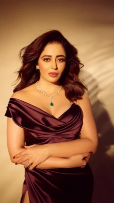 Neha Pendse Hot Photos & Sexy Pics You Need to See Once