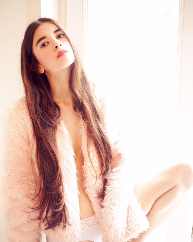 Top 10 Saba Azad Hot and Sexy Photos