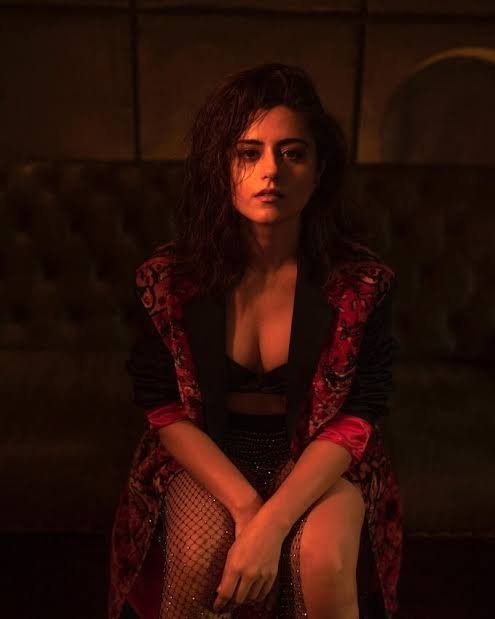 Top 10 Ridhi Dogra Hot and Sexy Pics