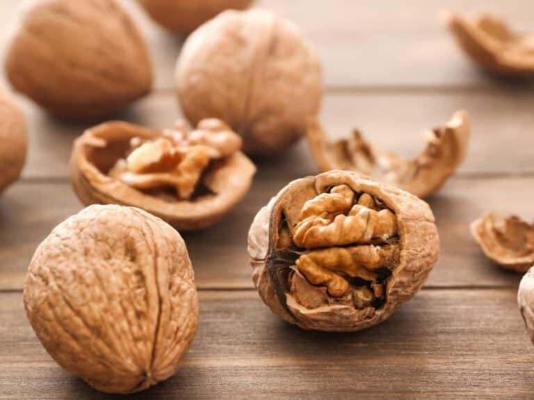 7 Reasons Why You Should Eat Soaked Walnuts