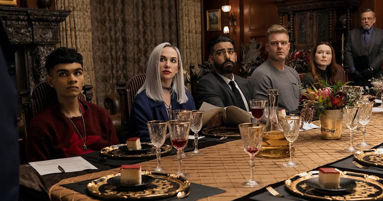 The Fall of the House of Usher Netflix Review: Enigmatic Gothic Horror Drama Web Series