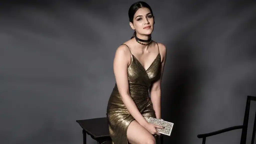 33 Hot and Sexy Photos of Kriti Sanon That Will Bamboozle You! 33 Hot and Sexy Photos of Kriti Sanon That Will Bamboozle You!