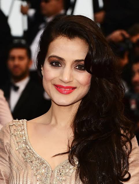 Top 10 Flop Actress of Bollywood