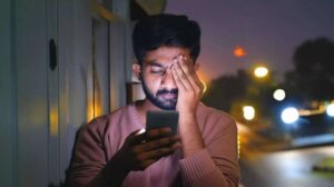 Are Your Eyes at Risk? Smartphone Safety Measures You Need Follow