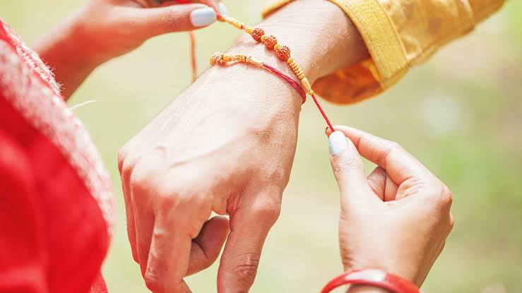Raksha Bandhan Auspicious Timing: Avoid Tying Rakhi During Bhadra on August 19; Here is the Auspicious Time to Tie Rakhi