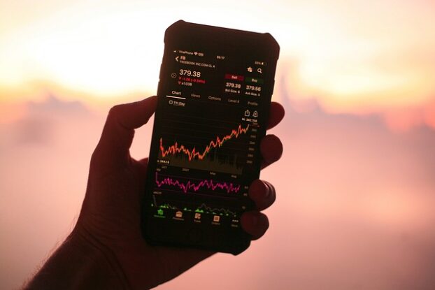 What are the key differences between F&O trades and stock trading?