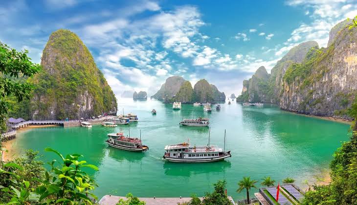 Travel Abroad on Holidays Without a Visa – And the Best Part: Flight Tickets Start at Just ₹1856!