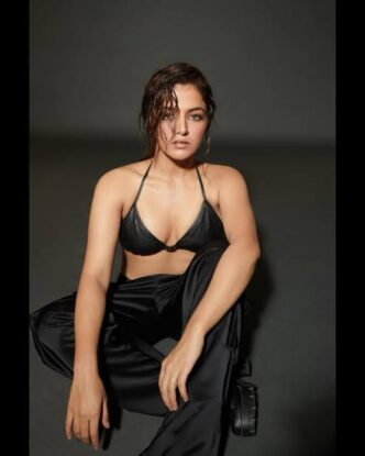Wamiqa Gabbi sexy