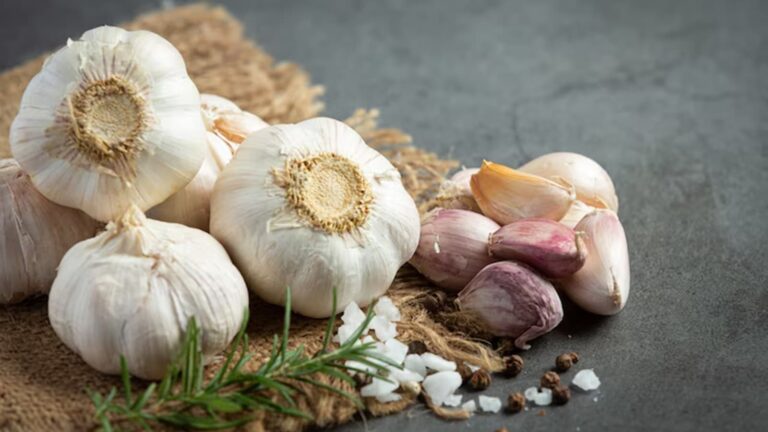 Benefits of Eating Garlic on an Empty Stomach: Why One Clove a Day Can Improve Your Health