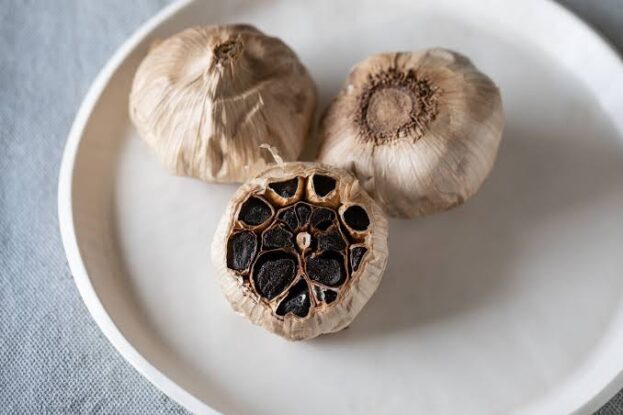 Black Garlic vs White Garlic: Which One Is Better for Your Health?