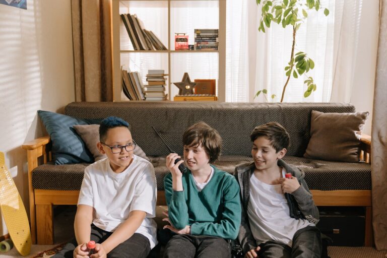 Why Walkie Talkie Devices Are Useful for Family Safety and Coordination walkie talkie