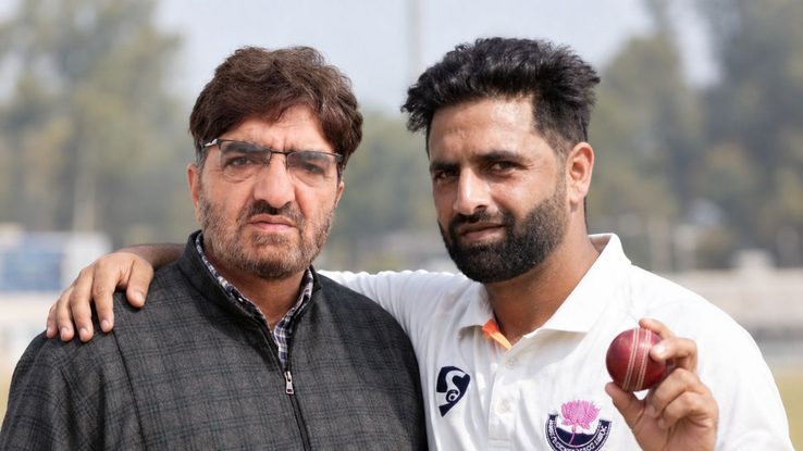 Auqib Nabi Dar with his father Ghulam Nabi Dar